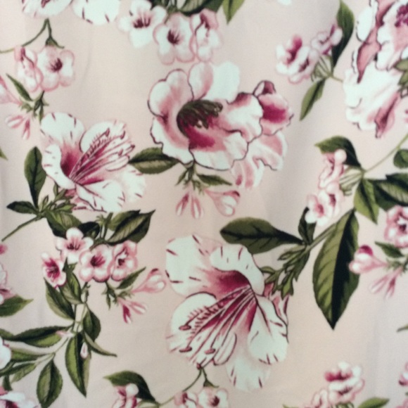 🔥SALE🔥NWOT WHBM Petal-Sleeve Shift Dress - Picture 6 of 11